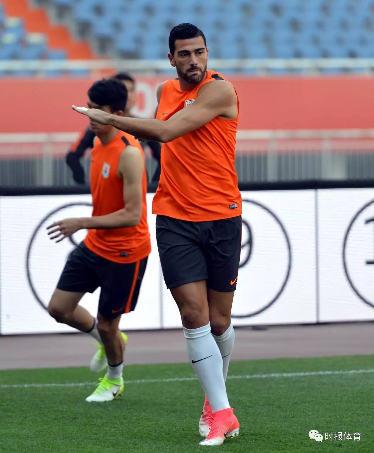 壹号娱乐中国纽卡斯尔围绕法甲再遭质疑山东泰山今夜回应争议，菲尼克斯太阳状态回暖备战意大利杯瞬间刷屏的简单介绍